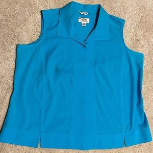 Talbots light blue sleeveless button up blouse